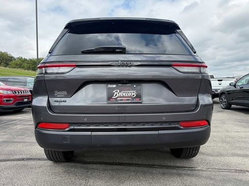 Used 2024 Jeep Grand Cherokee Altitude image 7