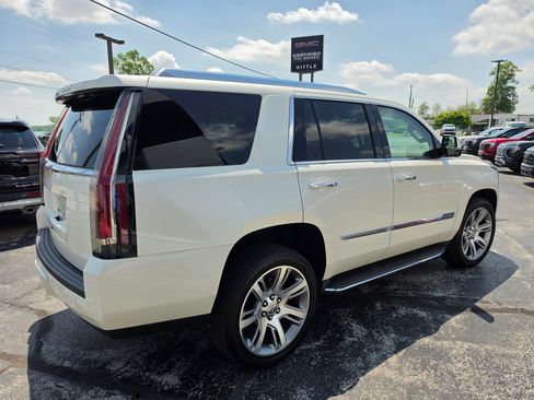 Used 2015 Cadillac Escalade Luxury AWD/4WD image 4