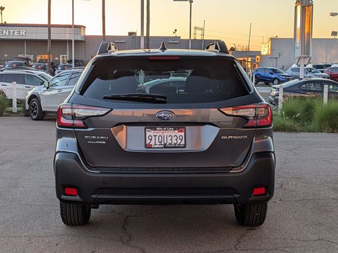 Used 2025 Subaru Outback Premium image 3