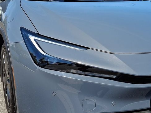 Certified 2025 Toyota Prius Plug-In Hybrid FWD image 9
