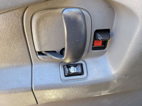 Used 2015 Chevrolet Express 2500 image 6