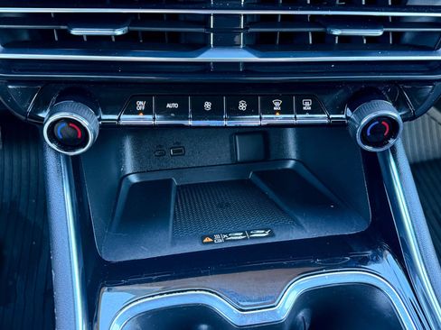 Used 2025 Chevrolet Traverse Z71 w/ Driver Confidence Package image 29