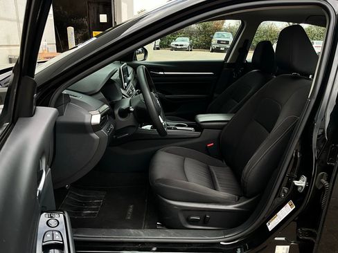 Used 2023 Nissan Altima 2.5 SV image 10