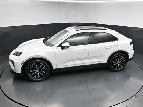 New 2026 Porsche Macan 4 Electric AWD/4WD image 15