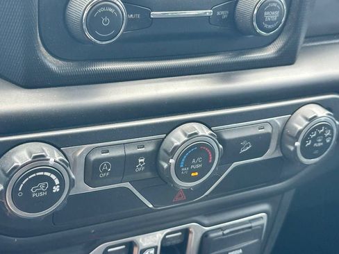 Used 2018 Jeep Wrangler Unlimited Sport S AWD/4WD image 20
