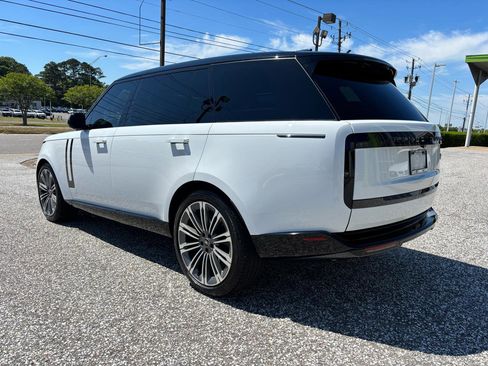 Used 2025 Land Rover Range Rover Long Wheelbase SE AWD/4WD image 4