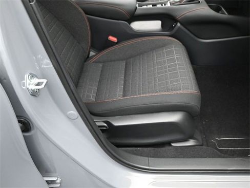 Certified 2025 Honda HR-V Sport image 32