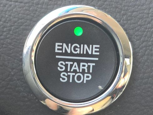 Used 2020 Ford Edge Titanium FWD image 33