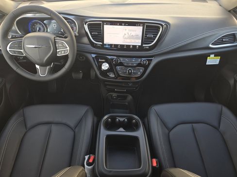 New 2026 Chrysler Pacifica Select image 19