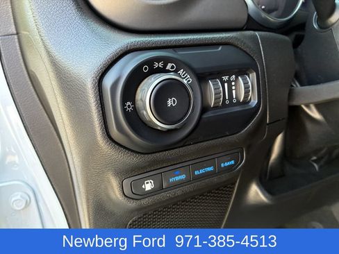 Used 2022 Jeep Wrangler Unlimited Rubicon 4xe w/ Cold Weather Group AWD/4WD image 15