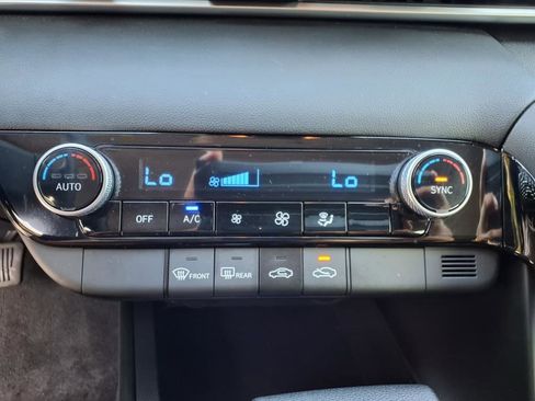 Used 2025 Hyundai Elantra Blue image 40