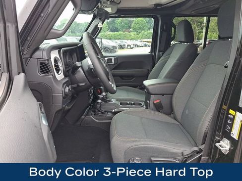Used 2025 Jeep Wrangler Unlimited Sahara AWD/4WD image 2