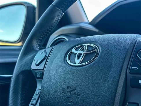 Used 2021 Toyota Tacoma TRD Off-Road image 29