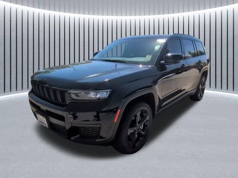 Used 2023 Jeep Grand Cherokee L Laredo AWD/4WD image 18