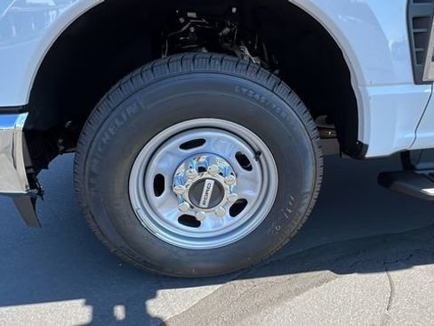 New 2023 Ford F250 XL w/ XL Chrome Package image 11