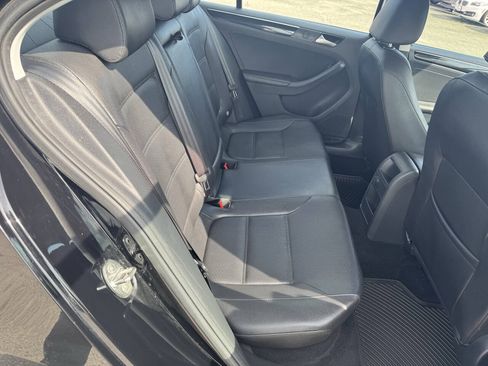 Used 2017 Volkswagen Jetta SEL FWD image 16