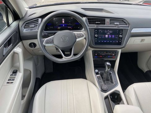 Used 2023 Volkswagen Tiguan SE AWD/4WD image 10