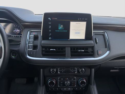 Used 2023 Chevrolet Suburban Premier image 16