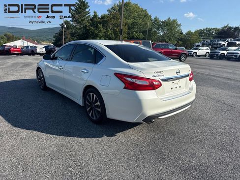 Used 2016 Nissan Altima 2.5 SL w/ Moonroof Package FWD image 3