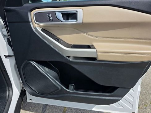 Used 2021 Ford Explorer XLT image 23