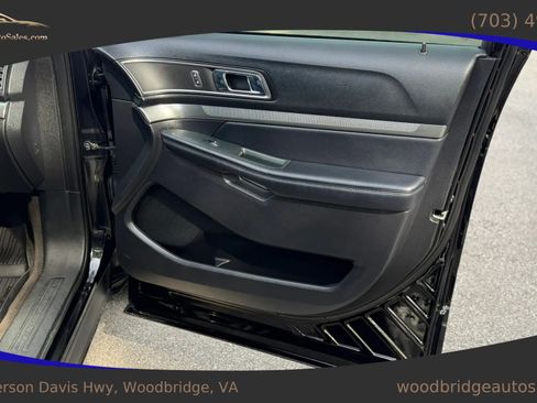 Used 2018 Ford Explorer XLT w/ Equipment Group 202A AWD/4WD image 15