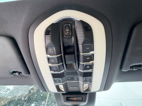 Used 2018 Porsche Macan AWD/4WD image 19