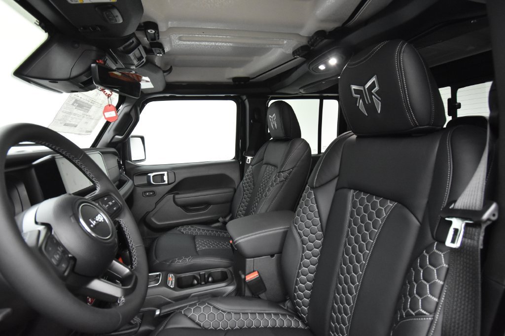 New 2026 Jeep Gladiator Rubicon w/ Technology Group AWD/4WD image 39