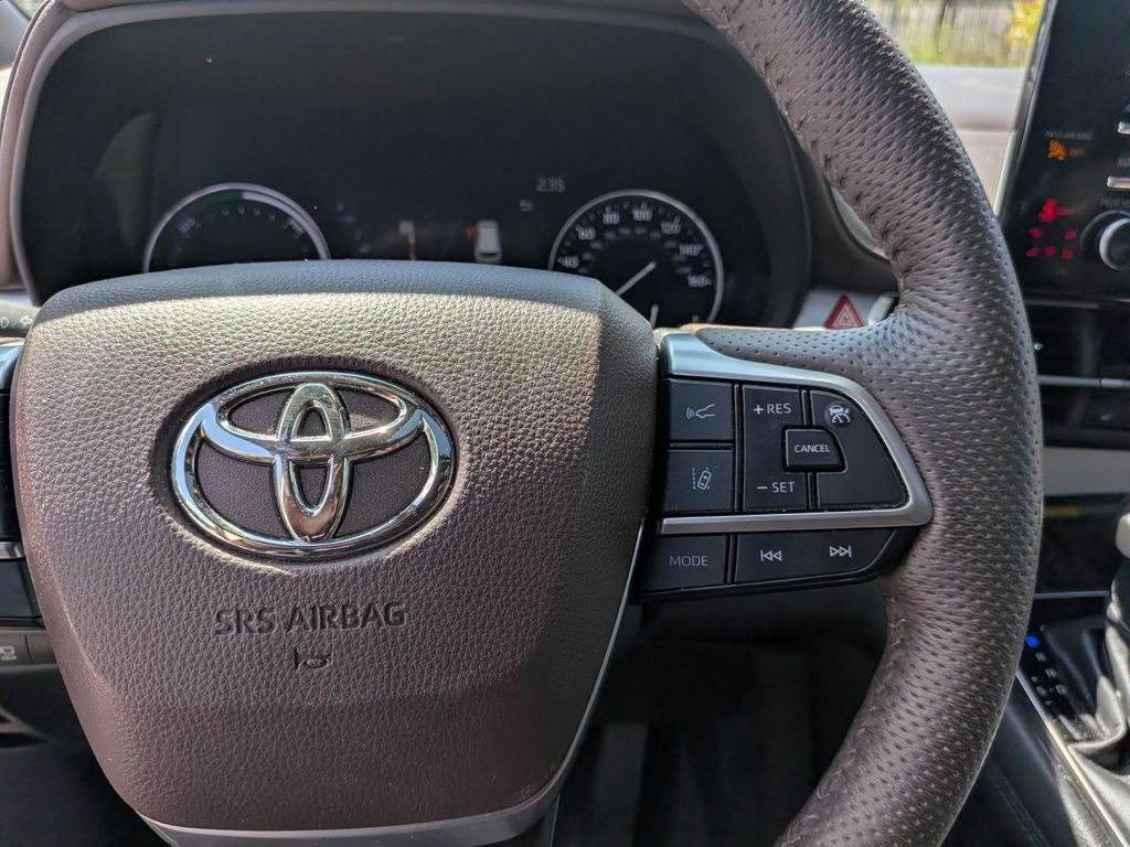 Used 2021 Toyota Sienna Platinum FWD image 15