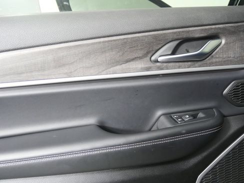 Used 2021 Jeep Grand Cherokee L Limited AWD/4WD image 12