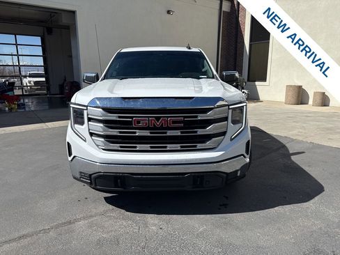 Used 2023 GMC Sierra 1500 SLE image 2