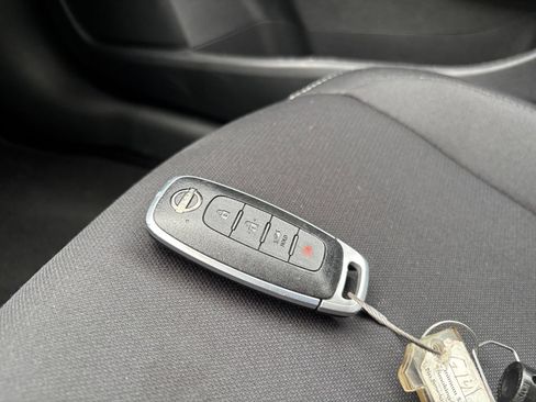 Used 2025 Nissan Sentra SV FWD image 21