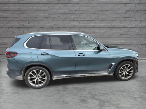 Used 2024 BMW X5 xDrive40i w/ Parking Assistance Package AWD/4WD image 11
