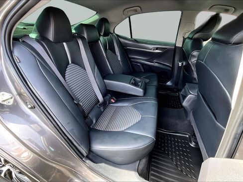 Used 2020 Toyota Camry SE FWD image 27
