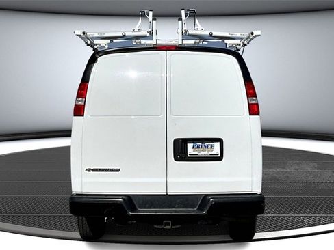 Used 2022 Chevrolet Express 3500 Extended w/ Driver Convenience Package image 5