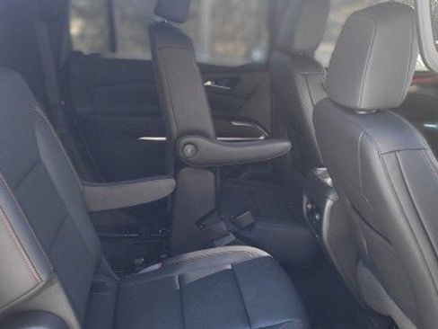 Used 2024 Chevrolet Traverse Z71 image 6