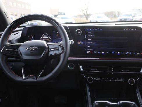 Used 2025 Chevrolet Traverse RS image 24