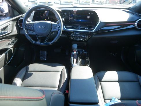 Used 2024 Chevrolet Trax RS w/ Sunroof Package image 10