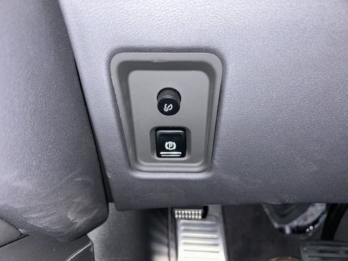 Used 2025 Chevrolet Corvette Stingray image 23