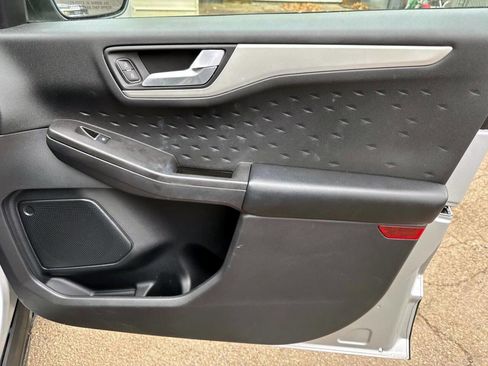 Used 2020 Ford Escape SEL image 10