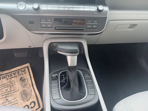 Certified 2025 Hyundai Kona SEL FWD image 11