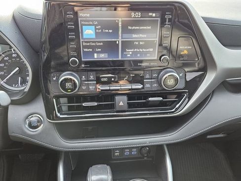 Used 2022 Toyota Highlander XLE image 8