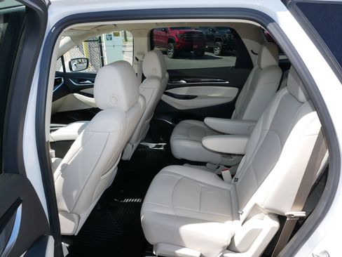 Used 2022 Buick Enclave Essence w/ Sound and Sites Package AWD/4WD image 10