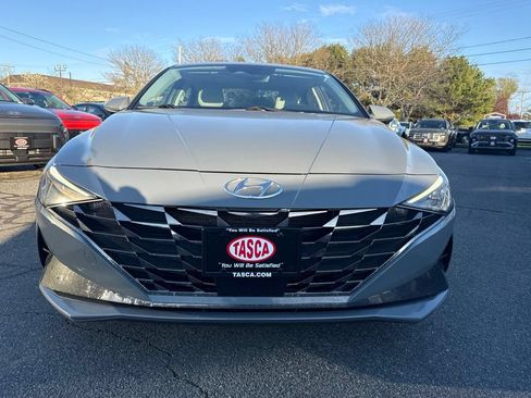 Used 2021 Hyundai Elantra Limited FWD image 3