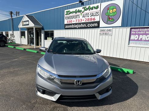 Used 2017 Honda Civic Touring image 2