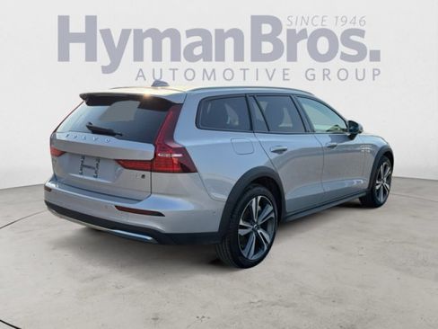 Used 2025 Volvo V60 B5 Cross Country Plus AWD/4WD image 3