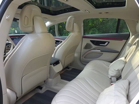 Used 2023 Mercedes-Benz EQS 450+ Sedan image 14