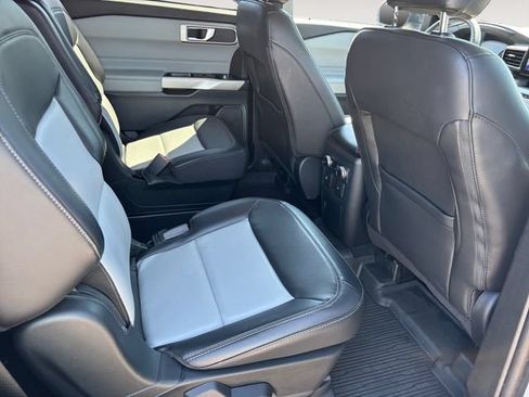 Used 2023 Ford Explorer XLT w/ Equipment Group 202A AWD/4WD image 13