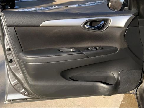 Used 2018 Nissan Sentra S image 21