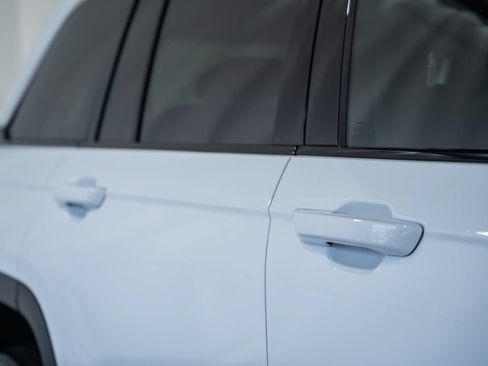 Certified 2024 Jeep Grand Cherokee Laredo w/ Luxury Tech Group I AWD/4WD image 15