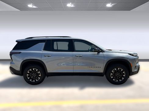 Used 2025 Chevrolet Traverse Z71 w/ Enhanced Driving Package AWD/4WD image 8
